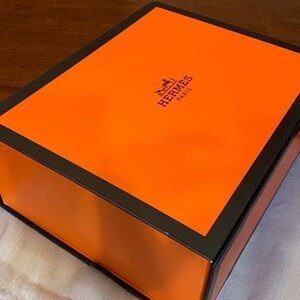 Midium size authentic Hermes orange box with magnets to close, great condition
